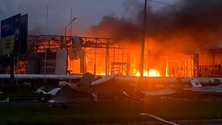Rușii continuă bombardarea orașelor ucrainene, inclusiv cu muniție incendiară