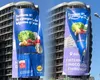 (VIDEO) LIDL pune în pericol pietonii și circulația pe drumurile publice, amplasând un banner publicitar cât un bloc de 14 etaje, fără să dețină avizele și expertizele legale în vigoare