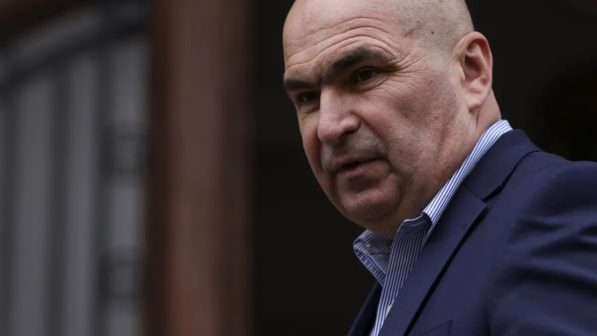 Bolojan anunță ce angajați poartă „ţara pe umerii” lor. „Contribuie la ceea ce este România astăzi”