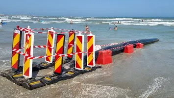 Scandal pe litoral: ape murdare deversate direct în zona de plajă. Primăria Năvodari, amendată