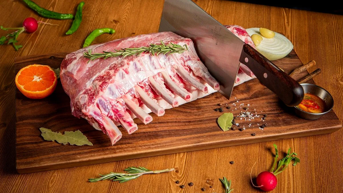 Trucuri pentru a prepara carnea de miel ca să nu miroasă