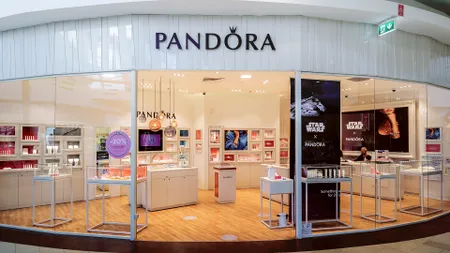 Decizii extreme pe piaţa bijuteriilor din cauza preţului la argint. Un producător celebru