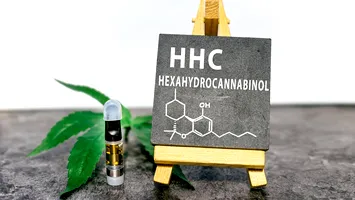 Sfârșitul portițelor legale: noile droguri sintetice și HHC vor fi strict reglementate în România