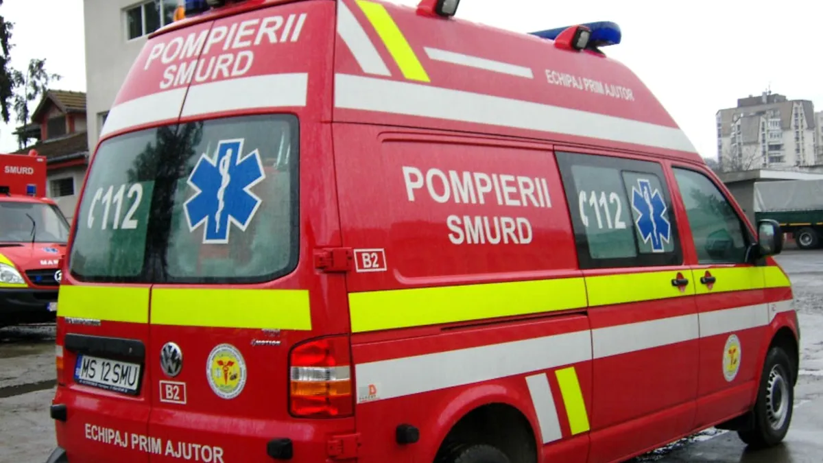 O fată de 16 ani, electrocutată în București după ce a călcat într-o baltă