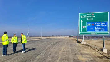 Avansează lucrările pe lotul 3 Pietroasele – Buzău din Autostrada Moldovei. A fost montat primul tablier metalic (VIDEO)