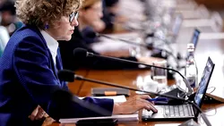 Oana Gheorghiu le dă peste mână politicienilor: Nu vă mai băgați nasul în companiile de stat