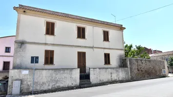 Vilă cu două etaje şi livadă în Italia, mai ieftină ca un apartament în Bucureşti (FOTO)