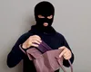 Încrederea a costat-o scump. O femeie a fost lăsată fără 50.000 de euro şi bijuterii de o prietenă