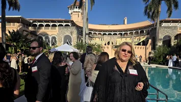 Diana Șoșoacă s-a dat în spectacol acasă la Trump, la Mar-a-Lago (VIDEO)