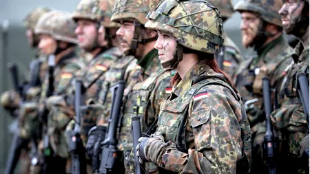 Vor face totul de la distanță: Au intrat în carantină șefii armatei Marii Britanii