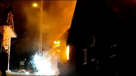 Incendiu la Brașov, în cartierul Schei: Au ars trei case