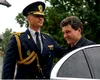Noi imagini cu SPP-istul care îl păzeşte pe Nicuşor Dan au făcut ravagii pe TikTok. Cum arată ofiţerul în uniformă (VIDEO)