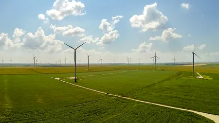O nouă modă în România: se vinde curentul de la o fermă eoliană care încă nu e gata
