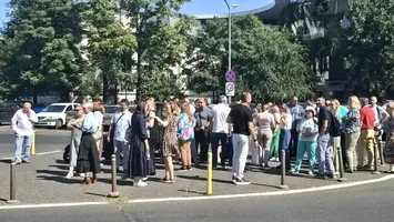 Protest la Palatul Victoria: Cum plâng cei cu sporuri de lux că li se taie… luxul