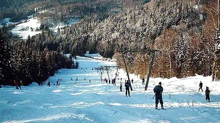Lecții gratuite de ski pentru copii, oferite de jandarmi