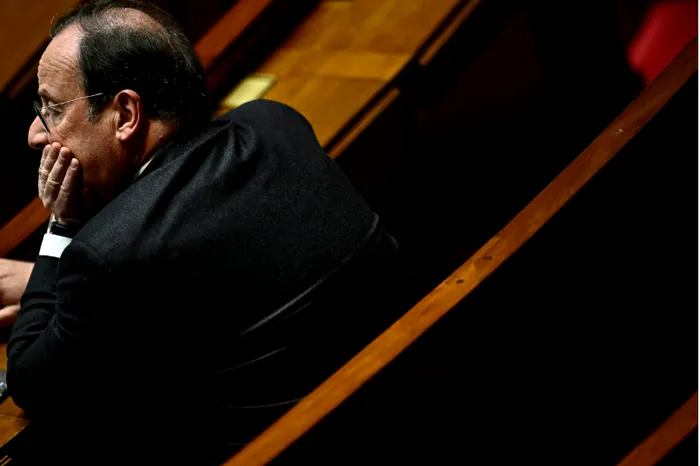 Fostul președinte Hollande, pe băncile deputaților francezi / Foto: Julien De Rosa/AFP via Getty Images / politico.eu