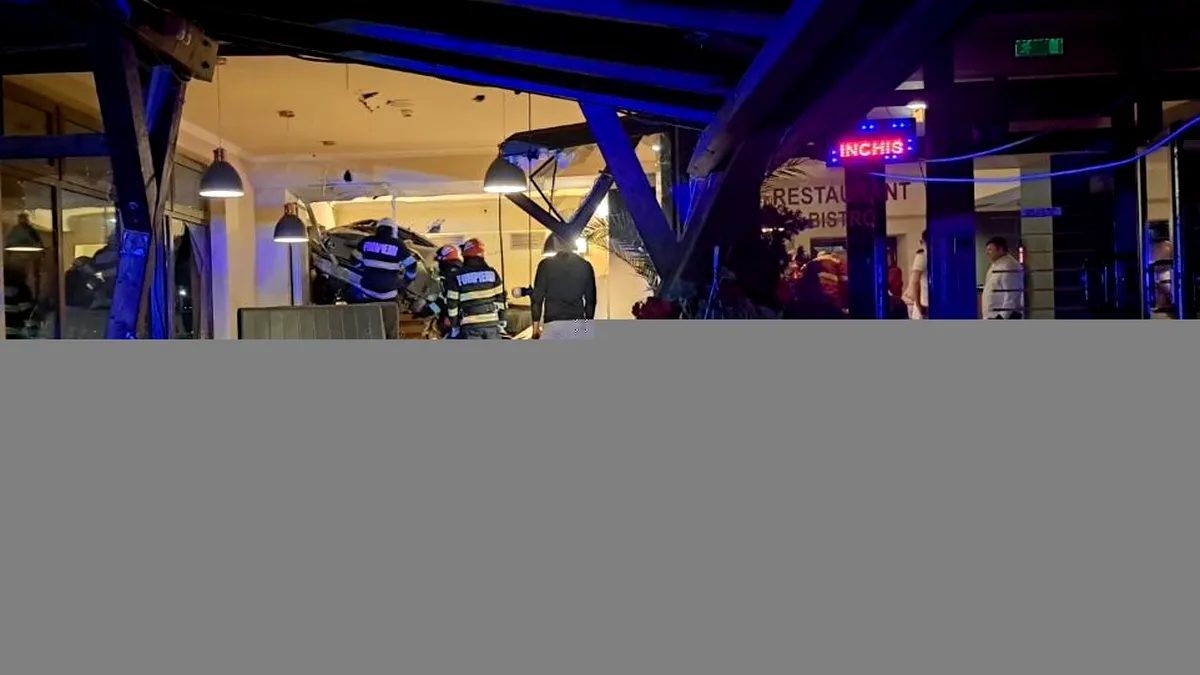 Accident teribil, în Cluj. Un șofer s-a oprit cu mașina direct în restaurant