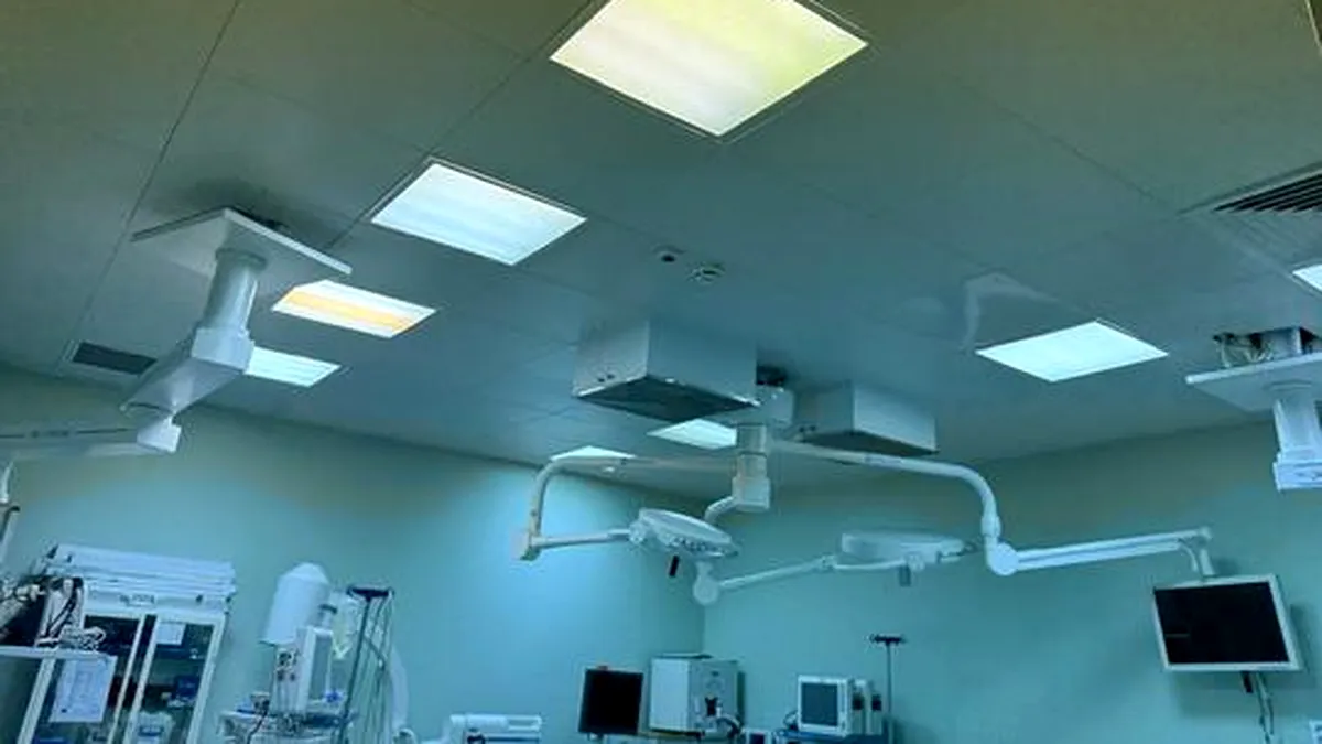 Tavan desprins în timpul operaţiei, la un spital din Capitală