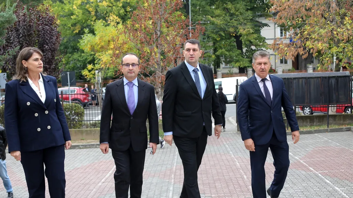 PNL Dolj a depus candidaturile pentru Parlament. Ciucă a lipsit, dar e primul pe listă la Senat