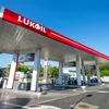 Motorină pentru Moscova: Lukoil a primit, în ultimul an, contracte de milioane de lei de la autorități românești
