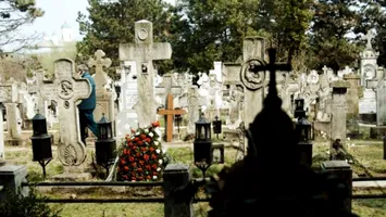Situație neobișnuită la Buzău. Cimitirul, transformat în spațiu de recreere