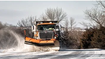 Deszăpezire cu scandal: bunul-simț intră pe contrasens administrativ