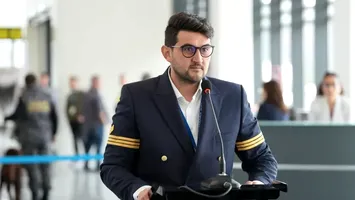 Sorin Manda, cumnatul Olguței Vasilescu, de două ori mai bine remunerat ca director al Aeroportului Craiova decât premierul Ilie Bolojan