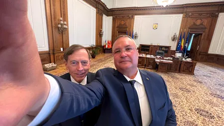 Fostul director al CIA, generalul în rezervă David Petraeus, în România. Ciucă s-a pozat cu el