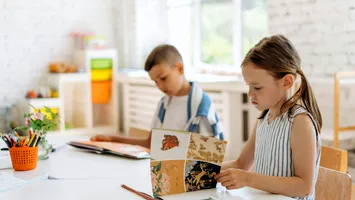 Bursele elevilor întârzie. Explicaţiile Ministerului Educaţiei
