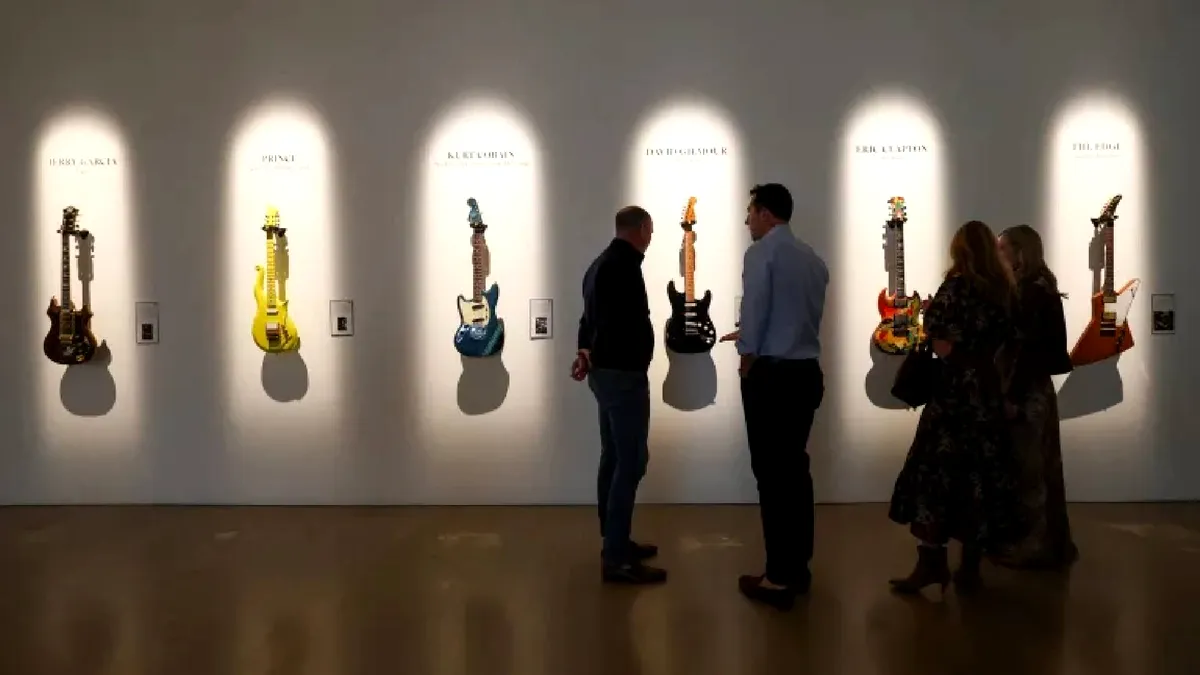 Noul fetiș al miliardarilor: vinuri de sute de mii de dolari, chitare de peste 14 milioane și carduri Pokémon de 16,5 milioane