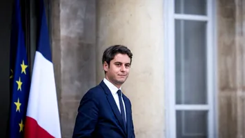 Premierul Franței își anunță demisia în urma alegerilor parlamentare: urmează un complicat de poker politic la Paris