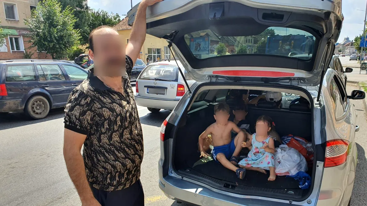 Trei copii descoperiți în portbagajul unui autoturism, la un filtru al poliției