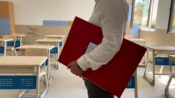 Un profesor a luptat pentru dreptul de a munci după 65 de ani. Ce i-a răspuns Curtea Constituțională
