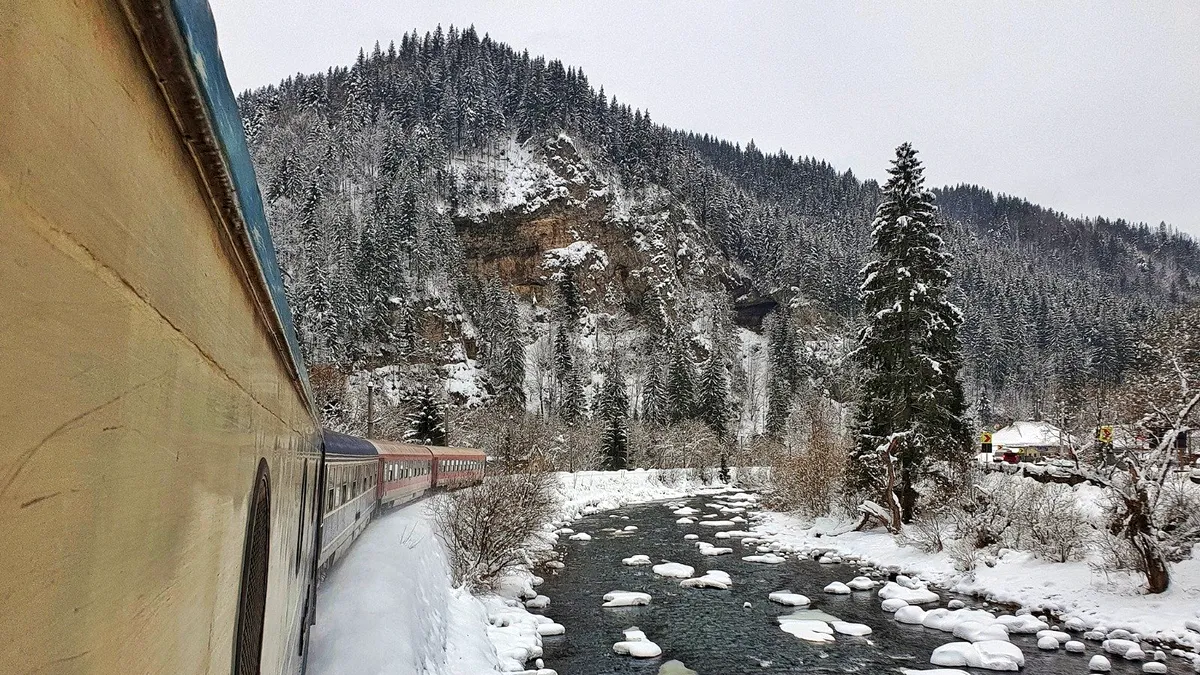 Mersul trenurilor: Întârzieri din cauza condițiilor meteo