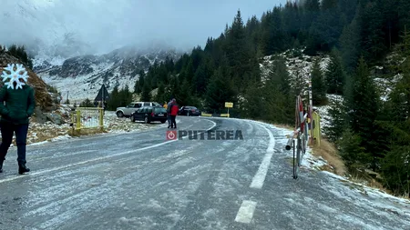 EXCLUSIV Inconștiență fără margini! Bariera de pe Transfăgărăşan, demontată de turişti, în ciuda interdicţiei de circulaţie (FOTO+VIDEO)