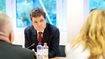 România taie bursele pentru olimpici: Ce spune Nicușor Dan, fost elev de aur la matematică