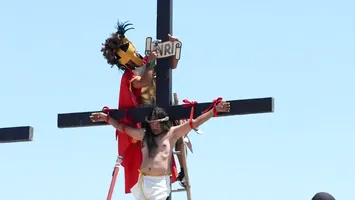 Ţara în care tradiţia din Vinerea Mare presupune crucificarea reală a unui tâmplar. Ritualul s-a ţinut şi azi