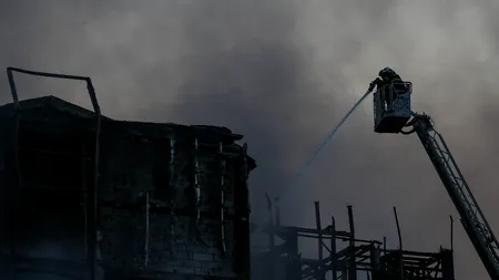 Incendiu la un centru comercial din București