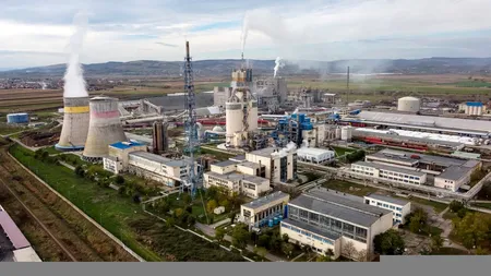 Investigație de urgență la Azomureș: Patru muncitori intoxicați cu amoniac