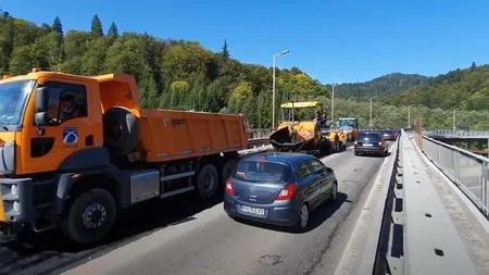 Pasajul pe DN 1 la Predeal, reparat pe jumătate. Restricţiile de circulație rămân în vigoare, începe etapa a doua