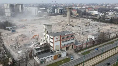 Sfârșitul unui reper industrial: Prima fabrică de spumă poliuretanică din România a fost pusă la pământ!