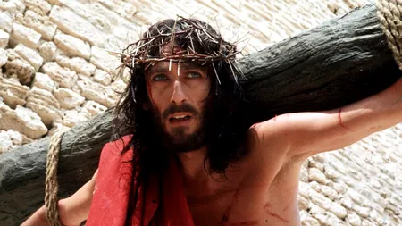 Cum arată Robert Powell la 78 de ani, actorul care l-a interpretat pe Iisus din Nazareth