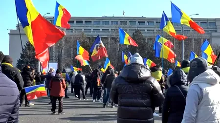 Protest violent la Guvern după demisia lui Iohannis. Ciocniri cu forțele de ordine