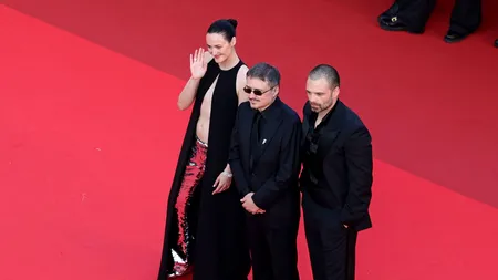 Gala finală la Cannes: Mungiu, Sebastian Stan și Renate Reinsve, pe covorul roșu în seara premiilor