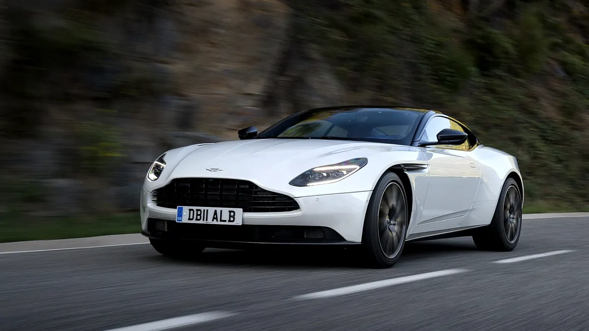 Schemă cu bolizi de lux, aduși ilegal în România. Prejudiciu de 1,5 milioane de euro