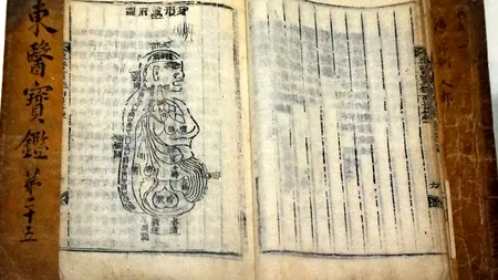 Biblia tratamentelor clinice: Dongeui Bogam, capodopera unui medic de la Curtea Regală a ultimei dinastii coreene. Tratatul e folosit și acum de specialiști