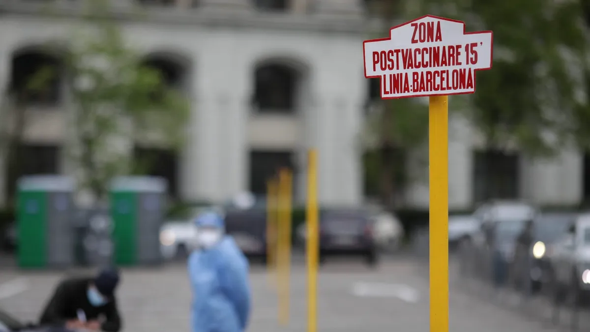 Cîţu: La centrul din Piaţa Constituţiei s-a vaccinat un pacient pe minut. Accelerăm campania