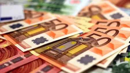 Cursul euro se apropie de maximul atins pe 6 decembrie, când CCR a anulat primul tur al alegerilor prezidenţiale. Gramul de aur a depăşit pragul de 450 de lei