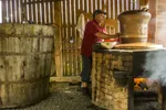 Deputații vor ca românii să producă mai multă țuică în propriile gospodării