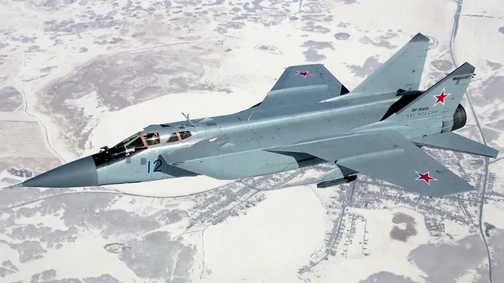 Ucraina, trimisă în adăposturi după decolarea unui MiG-31K, în noaptea în care o dronă s-a prăbușit pe un bloc din Galați
